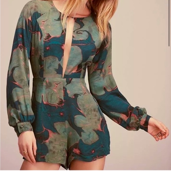 Stone cold fox lily pad romper size 2